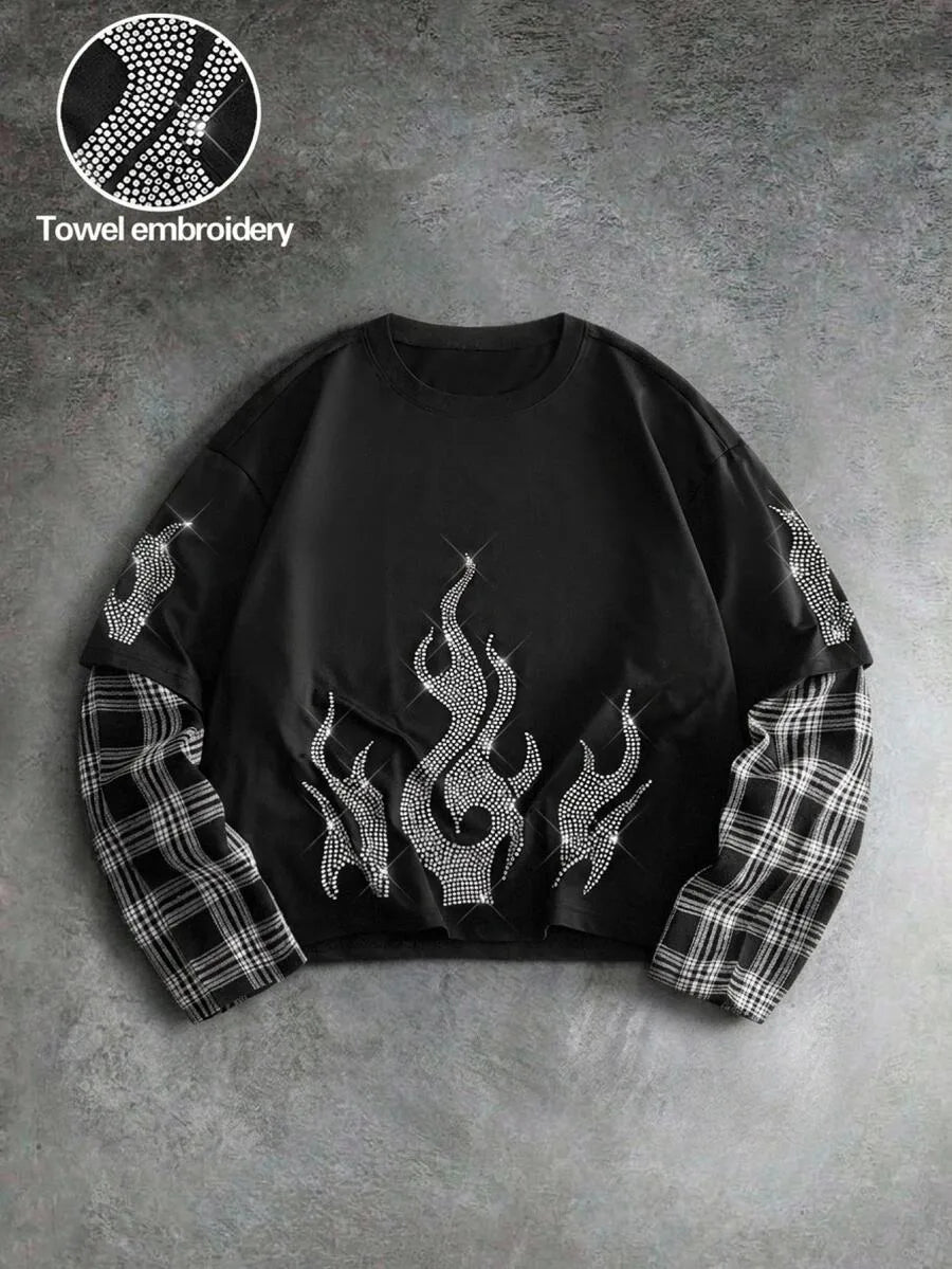 Streetwear heren t-shirt met opvallende plaid patchwork mouwen. Ronde hals.