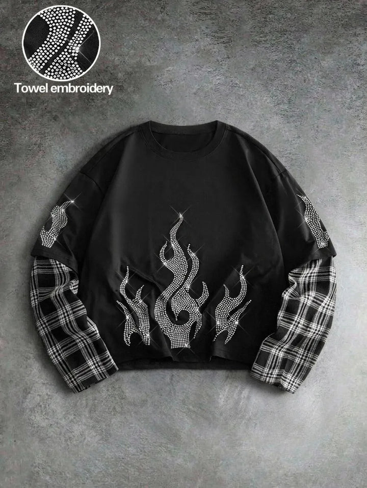 Streetwear heren t-shirt met opvallende plaid patchwork mouwen. Ronde hals.