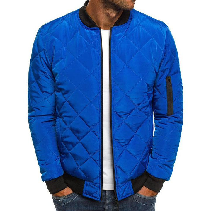 Comfortabele heren herfstjas, een warm quilted bomberjack met stijlvol kriskraspatroon, perfect voor casual herenmode.
