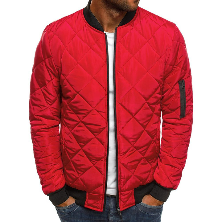 Casual heren bovenkleding: een modieus quilted bomberjack met kriskraspatroon, veelzijdig als comfortabele herfstjas.