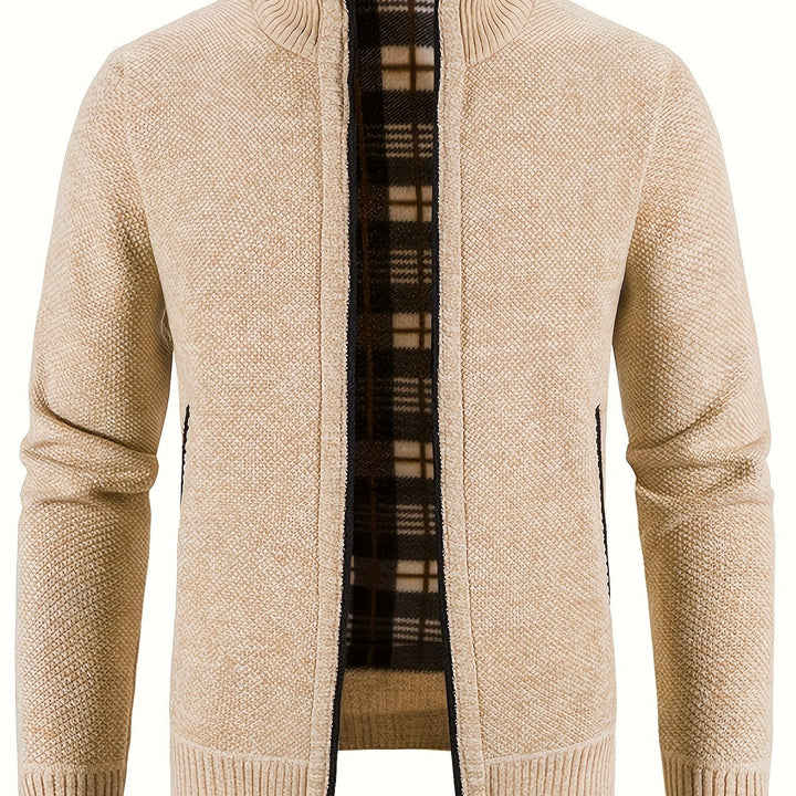 Warmte isolerend herenvest met ritszakken en opstaande kraag; ultiem comfort.