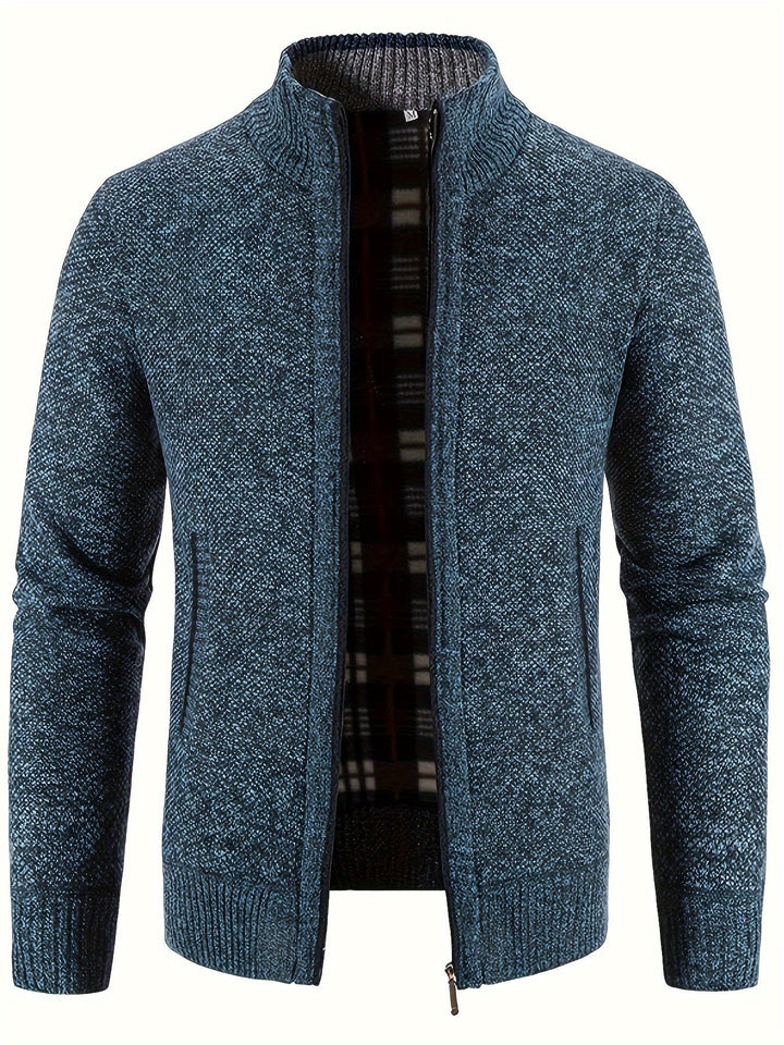 Warm herenvest met opstaande kraag en ritsen; comfortabel voor dagelijks gebruik.