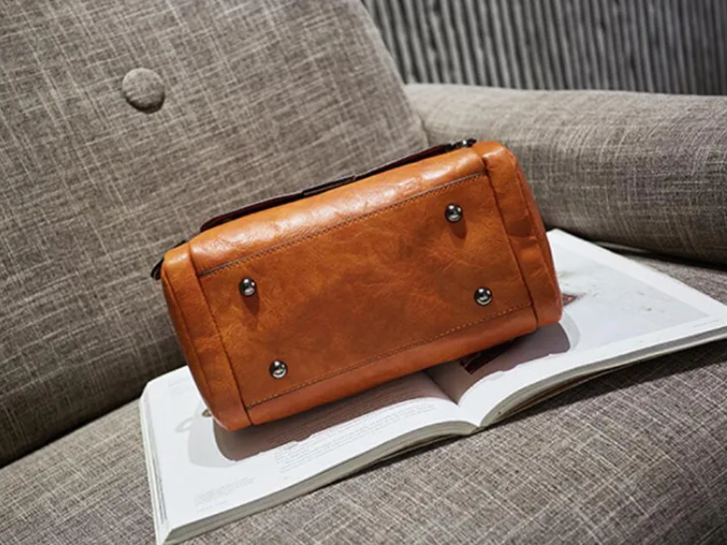 Bruine Boston tas, chique PU leer handtas voor dames, ideaal voor werk of vrije tijd.