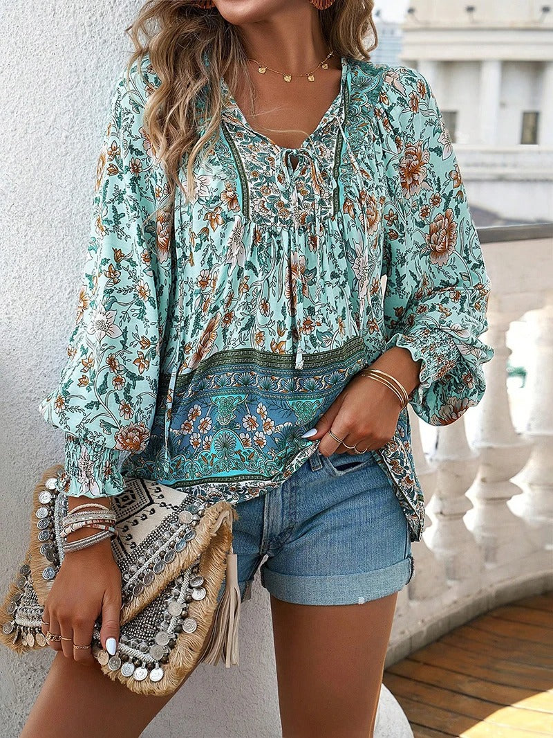 Modieuze dames blouse met lange mouwen en prachtige bloemenprint. Comfortabele boho top voor casual chic.