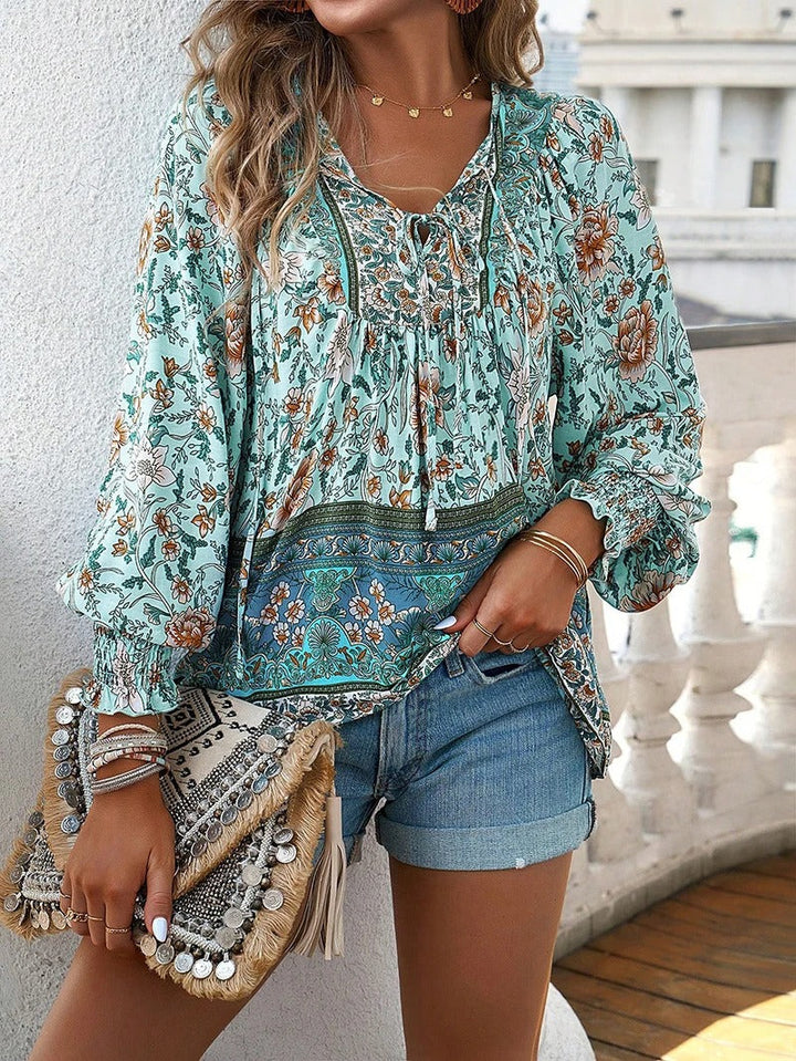 Modieuze dames blouse met lange mouwen en prachtige bloemenprint. Comfortabele boho top voor casual chic.