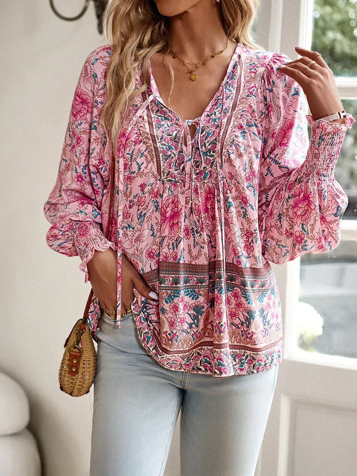 Elegante dames blouse met lange mouwen en kleurrijke bloemenprint. Perfect voor lente/zomer, casual chic.
