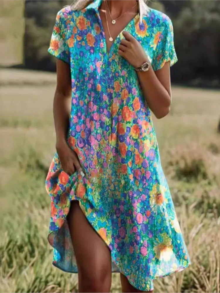 Levendige bloemenprint minijurk voor dames. Casual en chique overhemdjurk stijl.