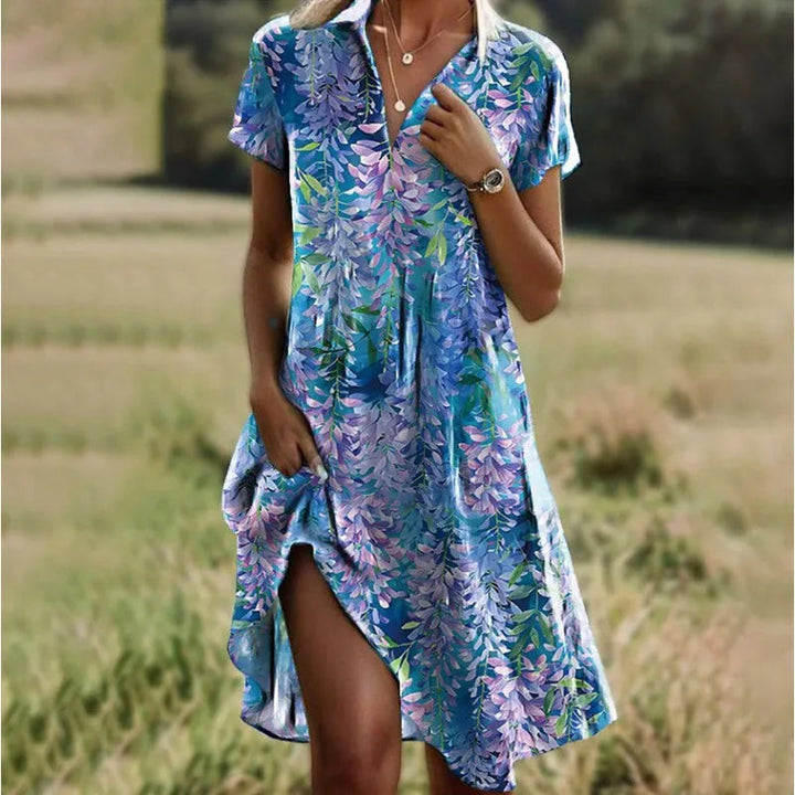 Trendy dames minijurk met bloemen en V-hals. Deze overhemdjurk is veelzijdig draagbaar.