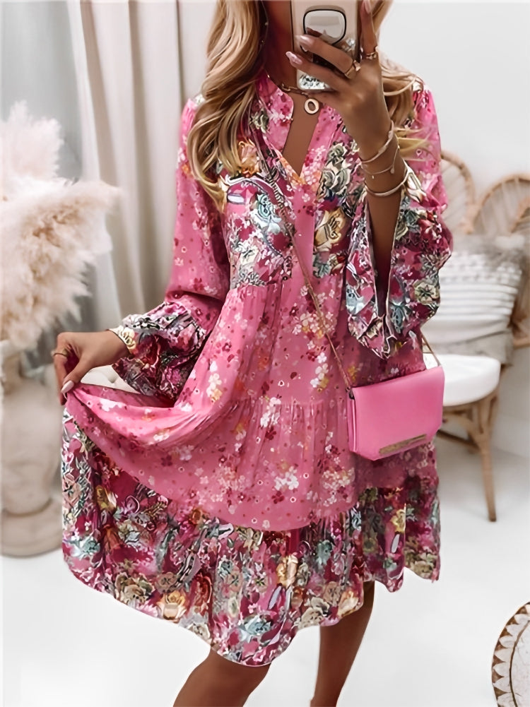 Comfortabele gelaagde minijurk met bloemenprint voor dames. Stijlvolle V-hals lange mouw jurk, perfect voor een casual look.