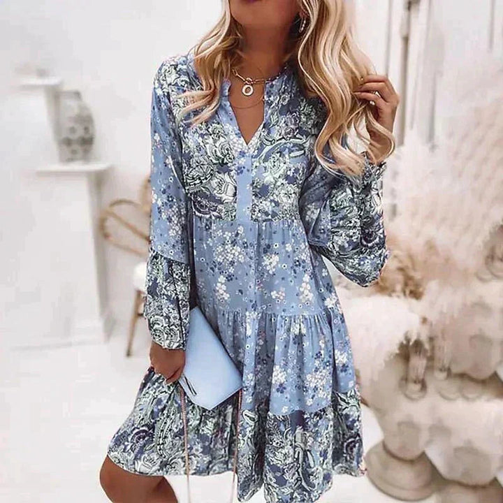 Chique dames minijurk met levendige bloemenprint en trendy V-hals. Casual lente/zomer jurk met lange mouw voor een frisse look.