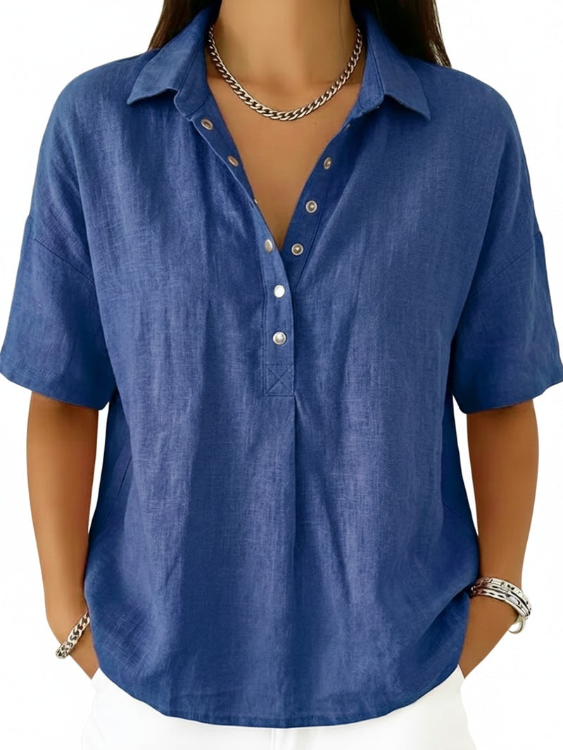 Stijlvolle damesblouse met korte mouwen en klassieke kraag, ideaal voor zowel casual als zakelijke zomerlooks.