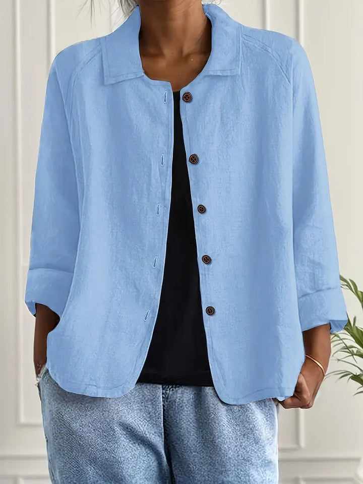 Verfijnde damesblouse met lange mouw, knoopsluiting en klassieke kraag, voor een chique touch.