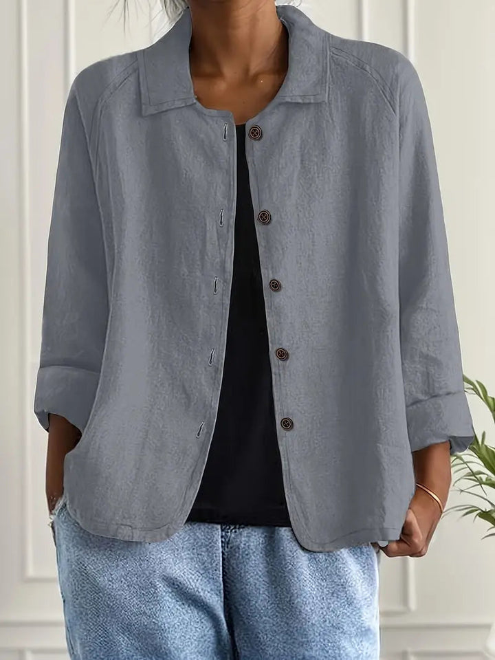 Damesblouse met nette knoopsluiting en klassieke kraag, lange mouwen voor een elegante uitstraling.