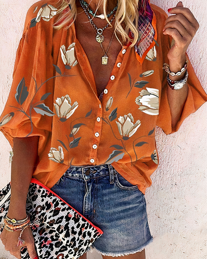 Oversized dames blouse met bloemenprint en V-hals voor een relaxte en trendy zomerse outfit.