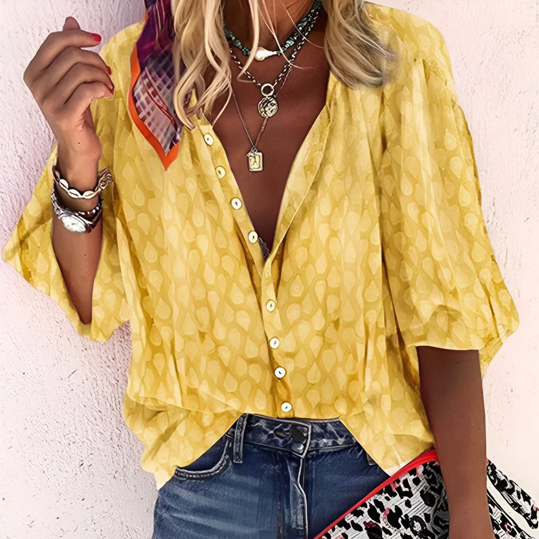 Moderne oversized dames blouse met 3/4 mouw en knoopsluiting. Comfortabele en stijlvolle lente/zomer kleding.