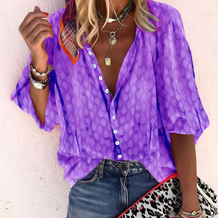 Elegante dames blouse met 3/4 mouw en knoopsluiting. Veelzijdige top voor lente en zomer, casual of chique.