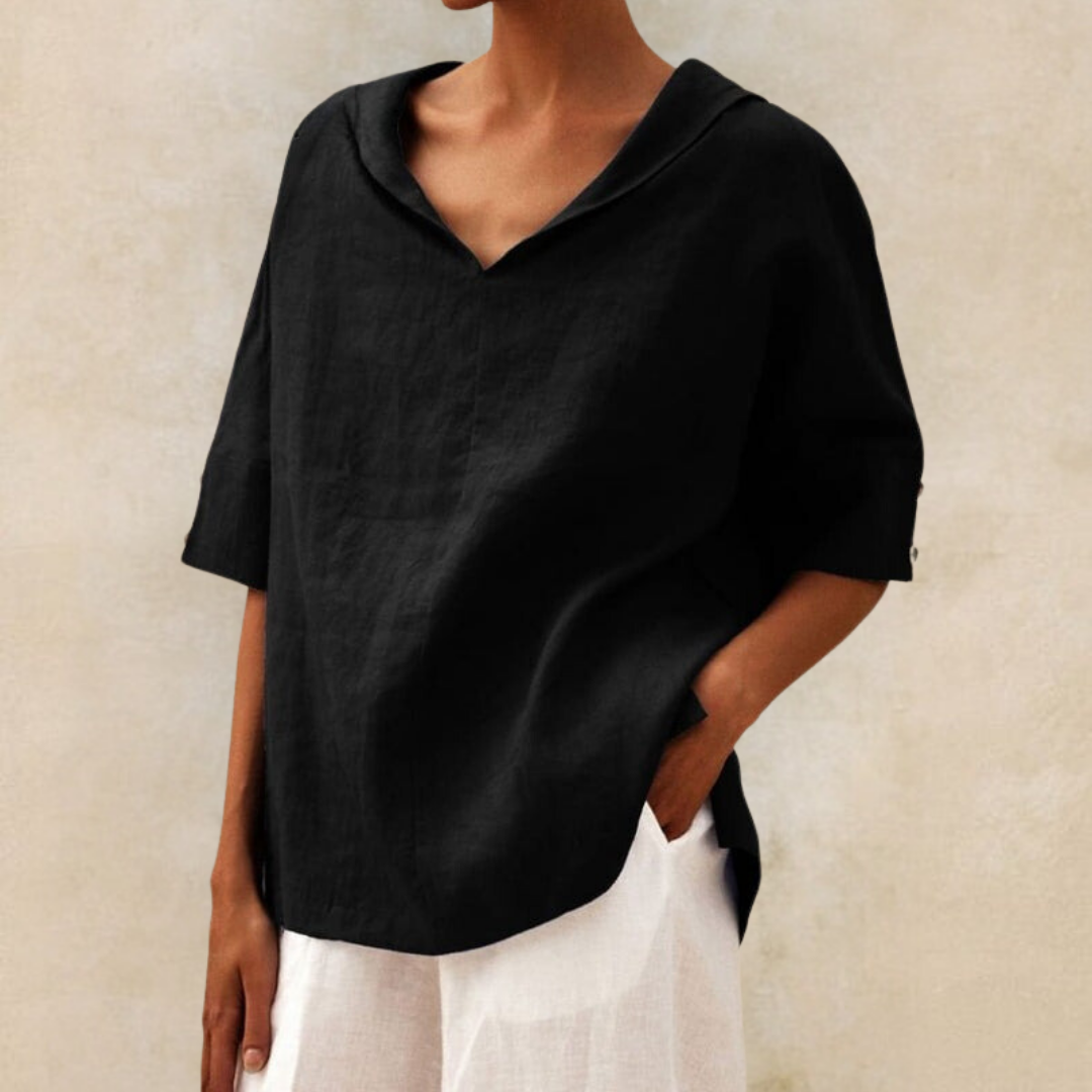 Veelzijdige damesblouse met korte mouw en V-hals. Ideaal voor kantoor of ontspannen vrije tijd.