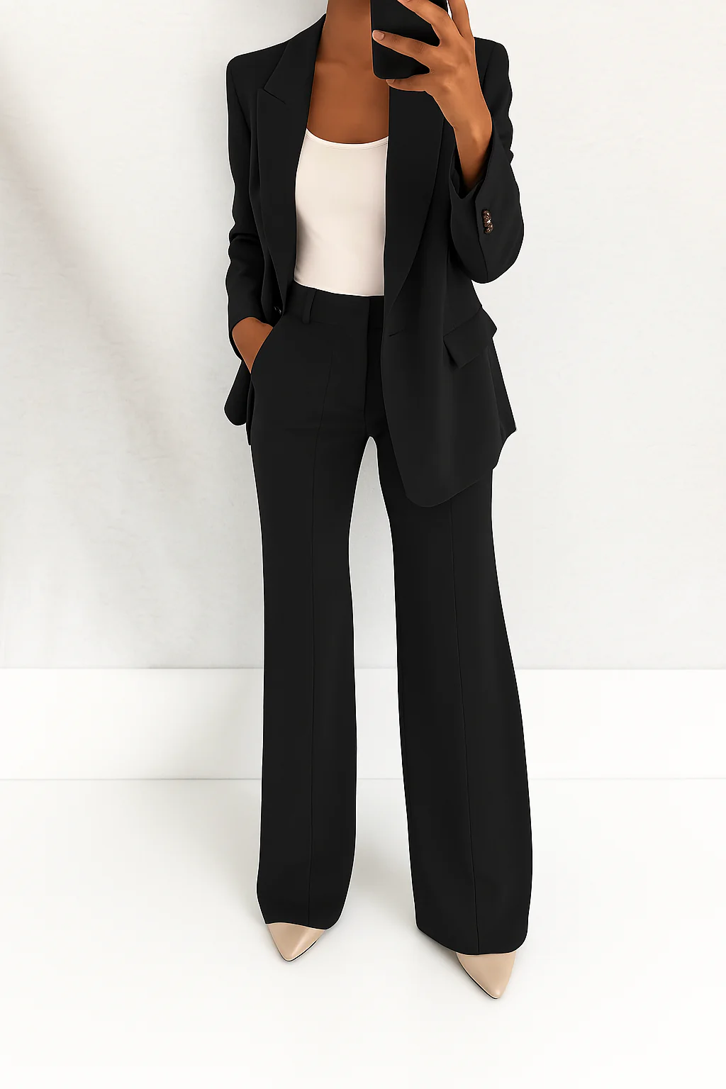 Dames broekpak set: blazer & broek met hoge taille en wijde pijpen. Geschikt als kantoorkleding.