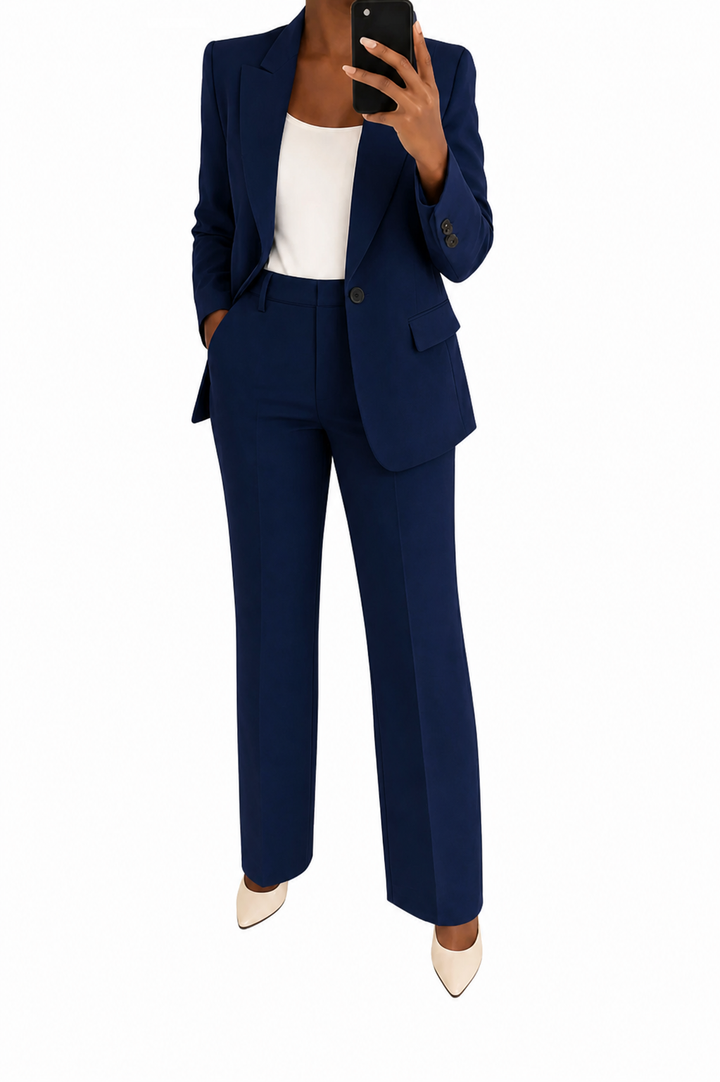 Professioneel dames broekpak met elegante blazer en comfortabele wijde pijpen broek voor een zakelijke uitstraling.