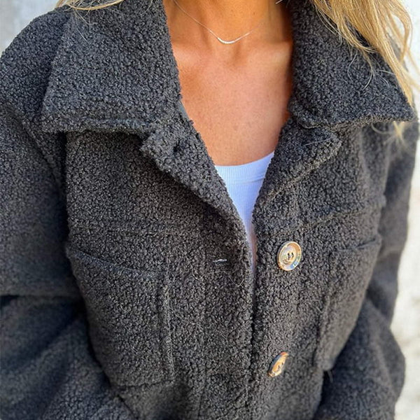 Casual button-down jasje dames met kraag, in relaxte pasvorm. Een stijlvolle en comfortabele keuze voor jouw outfit.