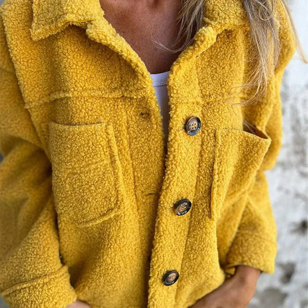 Modern dames jasje met kraag, geschikt voor een gelaagde look. Comfortabel en veelzijdig voor dagelijks gebruik.
