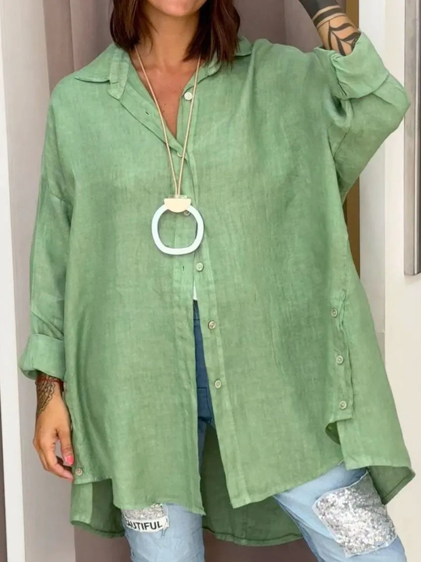 Oversized roze dames blouse met hi-low zoom en knoopsluiting, ideaal voor een relaxte maar stijlvolle look.
