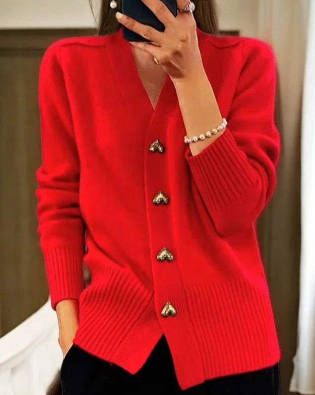 Trendy dames cardigan voor herfst/winter met knoopsluiting, V-hals en charmante hartjes op de stof.