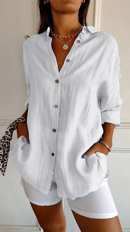 "Dames casual button down overhemd, wit, met klassieke knoopsluiting, lange mouwen, flatterende pasvorm, veelzijdig ontwerp."