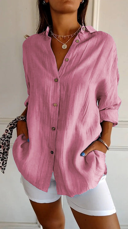 "Dames casual button down overhemd, wit, met klassieke knoopsluiting, lange mouwen, flatterende pasvorm, veelzijdig ontwerp."