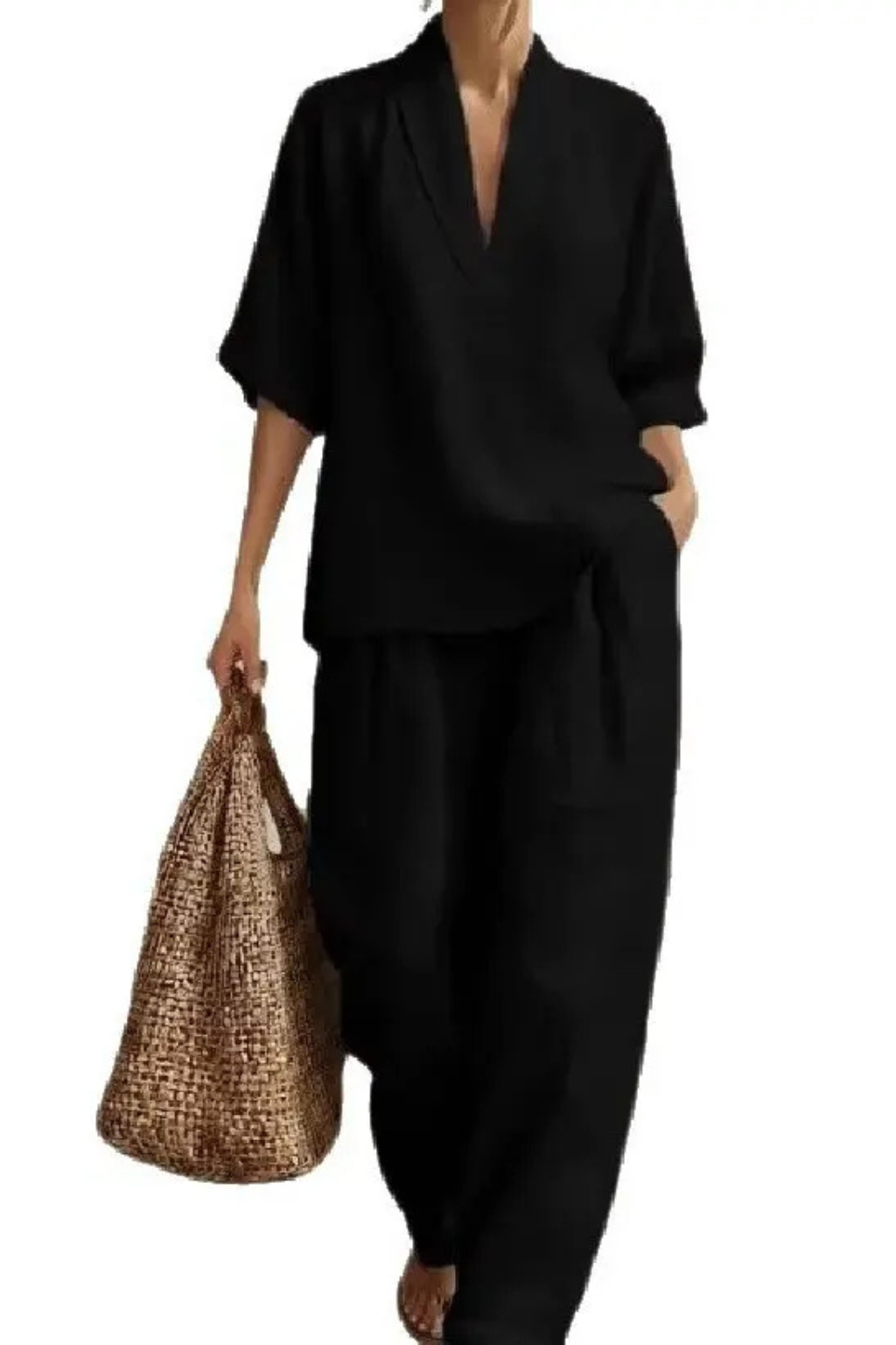 Modieuze dames zomer set: oversized V-hals top en wide leg broek, ideaal voor een casual chic look.