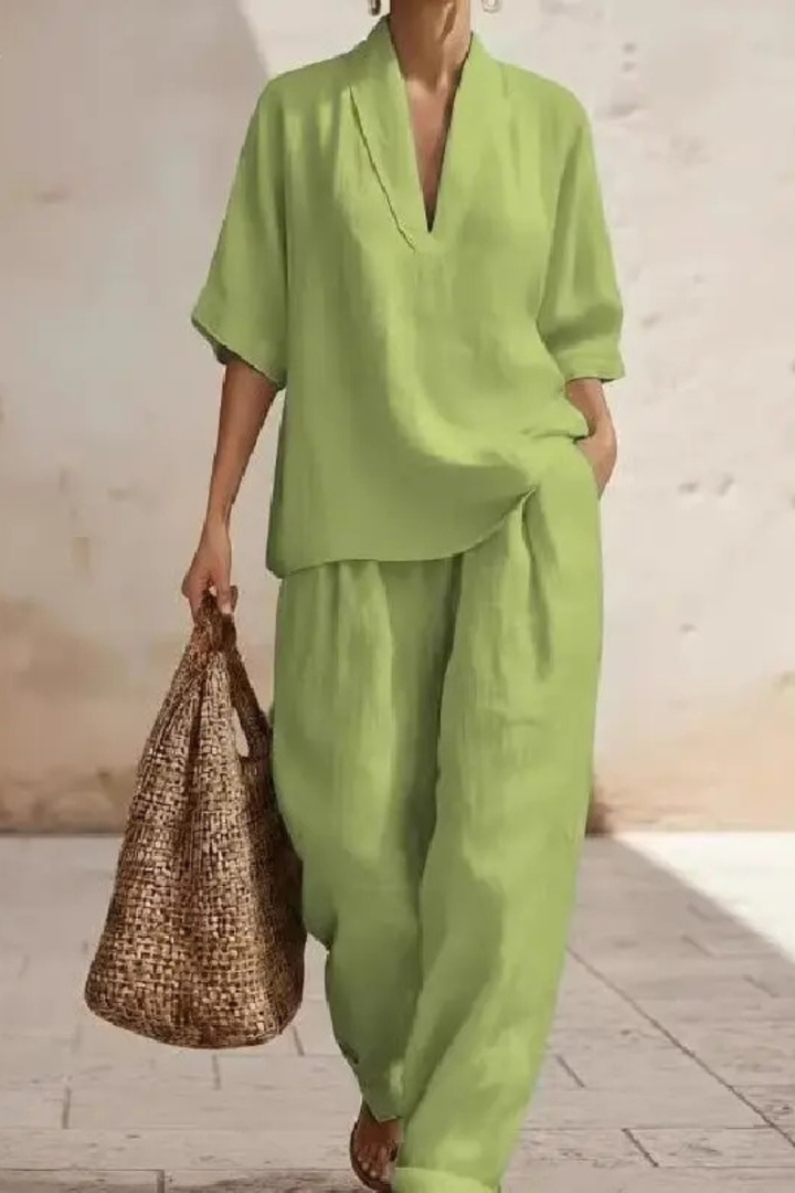 Stijlvolle dames co-ord set: oversized V-hals shirt en trendy wide leg broek, perfect voor elke dag.