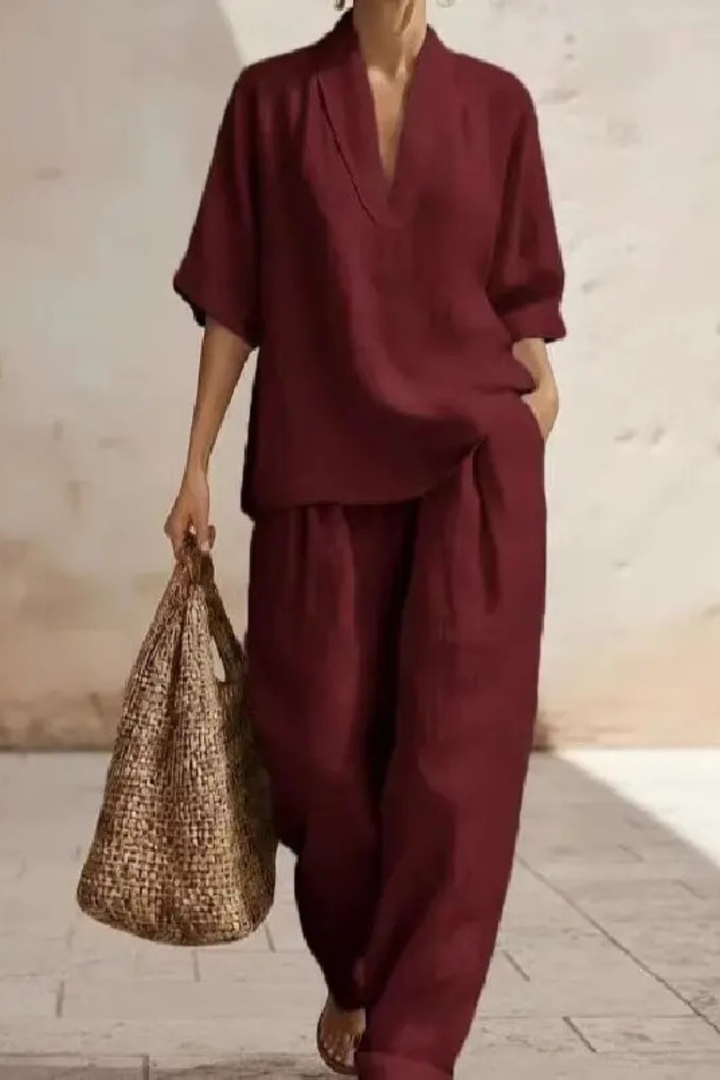 Casual chic dames tweedelige set met V-hals top en wijde pijpen, perfect voor zomerse dagen.