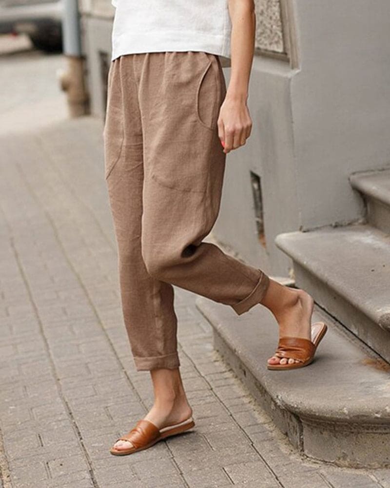 Losvallende dames cropped broek met handige elastische taille, perfect als lichte zomerbroek.