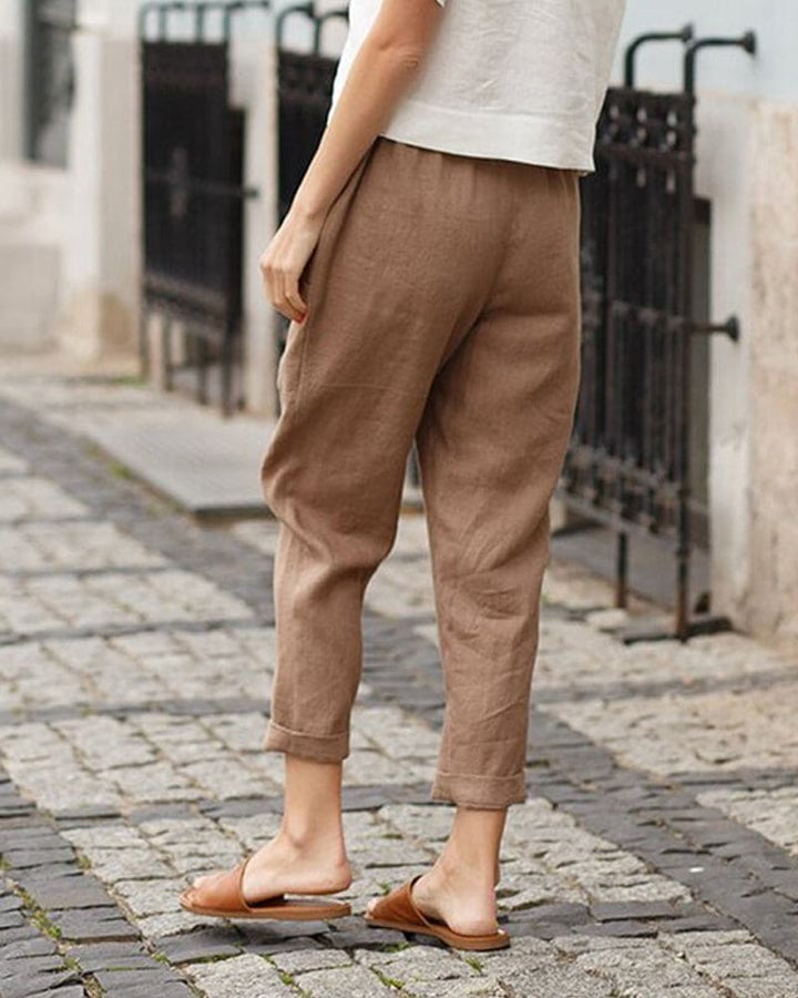 Stijlvolle dames chino, cropped model met elastische taille voor een relaxte en moderne pasvorm.