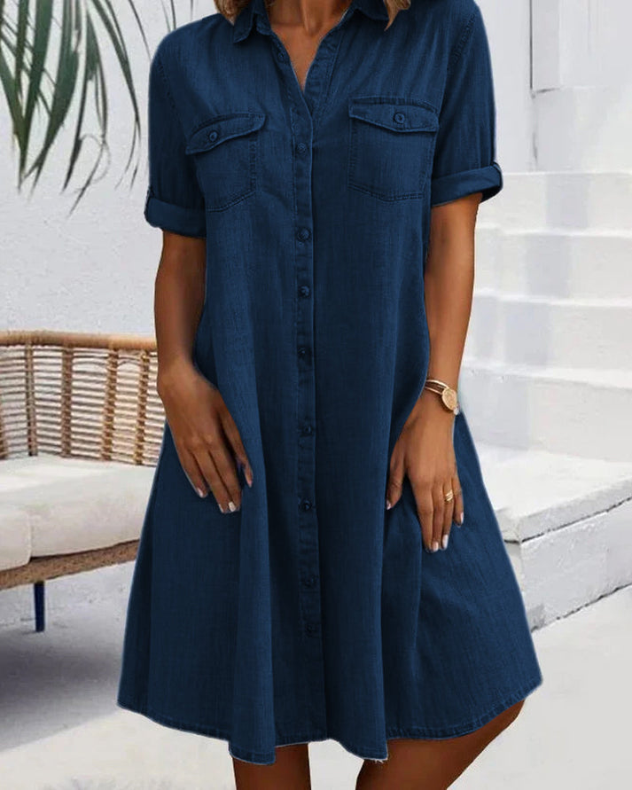 Lichtgewicht dames zomerjurk, blouse-stijl met knoopsluiting, voor een luchtige, casual look.