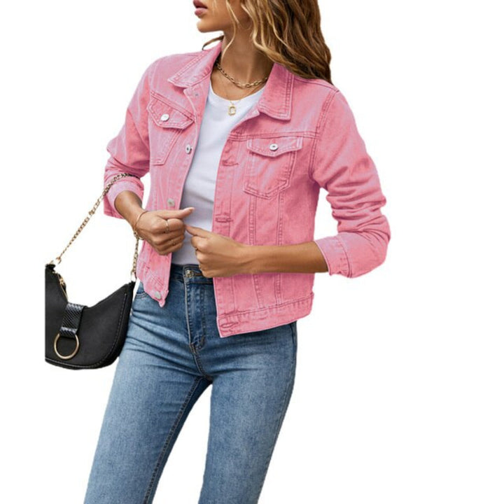 Casual dames spijkerjas: Stijlvol en comfortabel denim jack, perfect voor lente en zomerse dagen.
