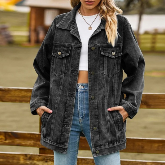 Dames denim zomerjack in blauw, stijlvol ontwerp met knopen en veelzijdige kleuren. Perfect voor casual en modieuze stijlen.
