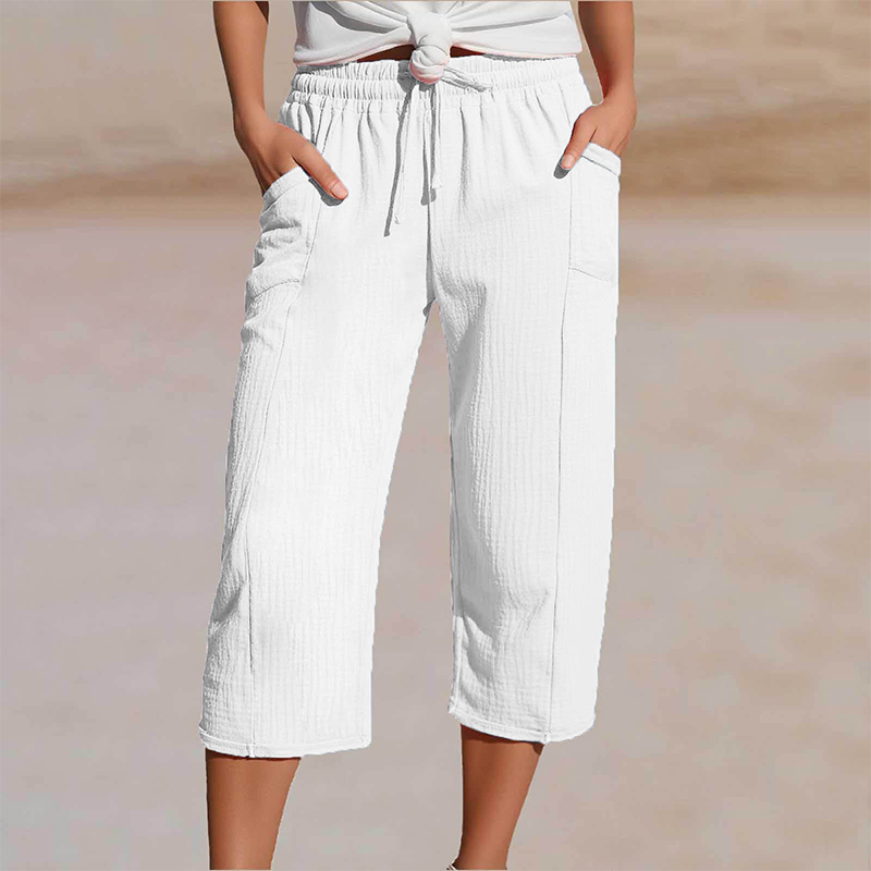 Modieuze dames zomerbroek driekwart model, met elastische taille en functionele zijzakken. Casual en stijlvol.