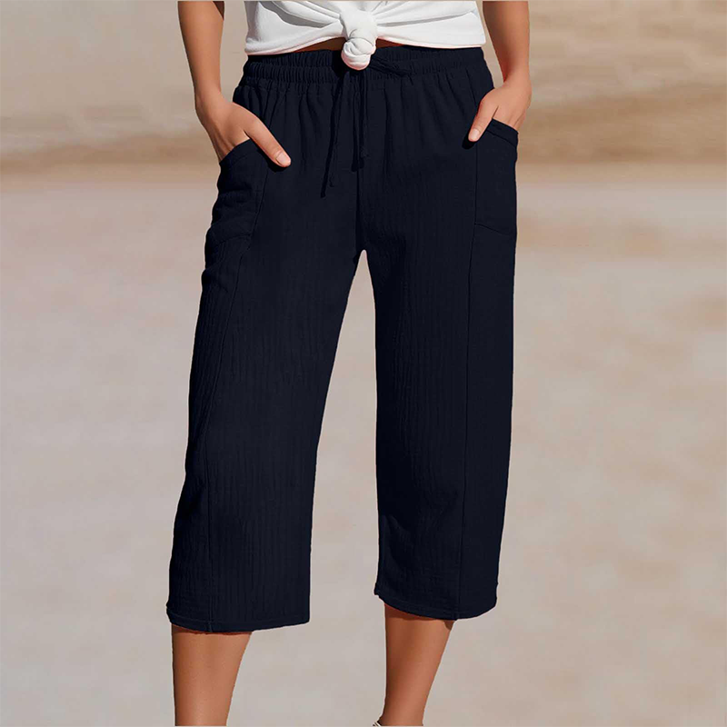 Detail van dames driekwart broek: elastische tailleband voor optimaal comfort en ruime zijzakken.