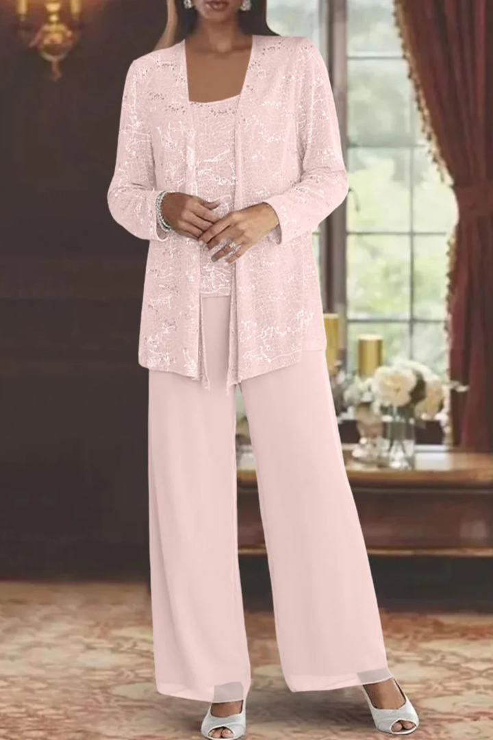 Modieus driedelig dames broekpak, met glimmend pailletten jacket en soepel vallende wijde broek.