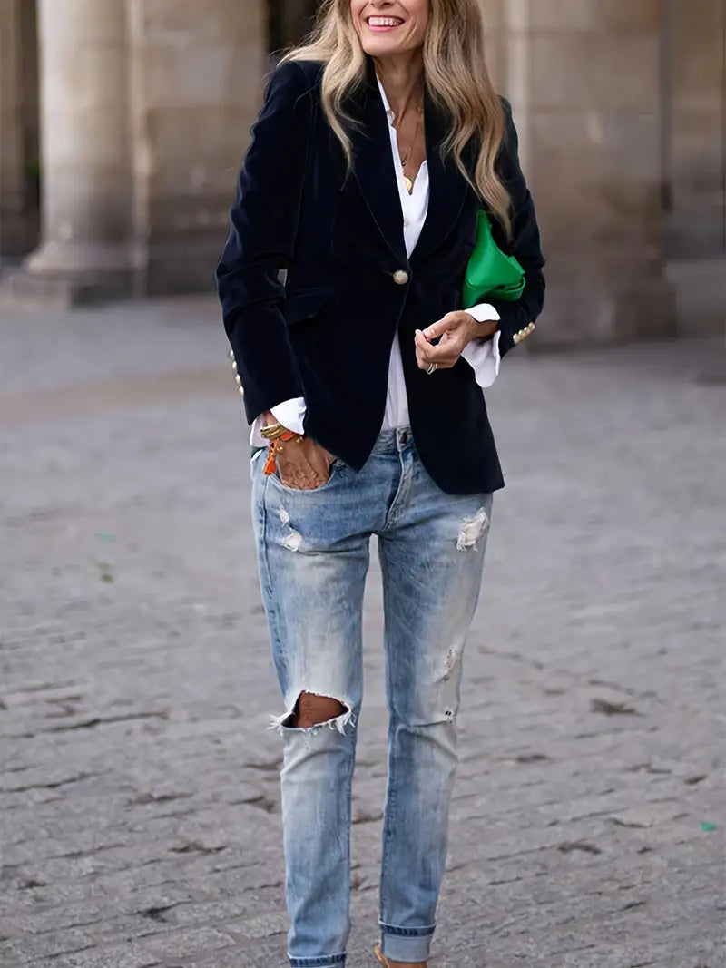 Elegante getailleerde blazer voor dames, ideaal voor formele outfits.