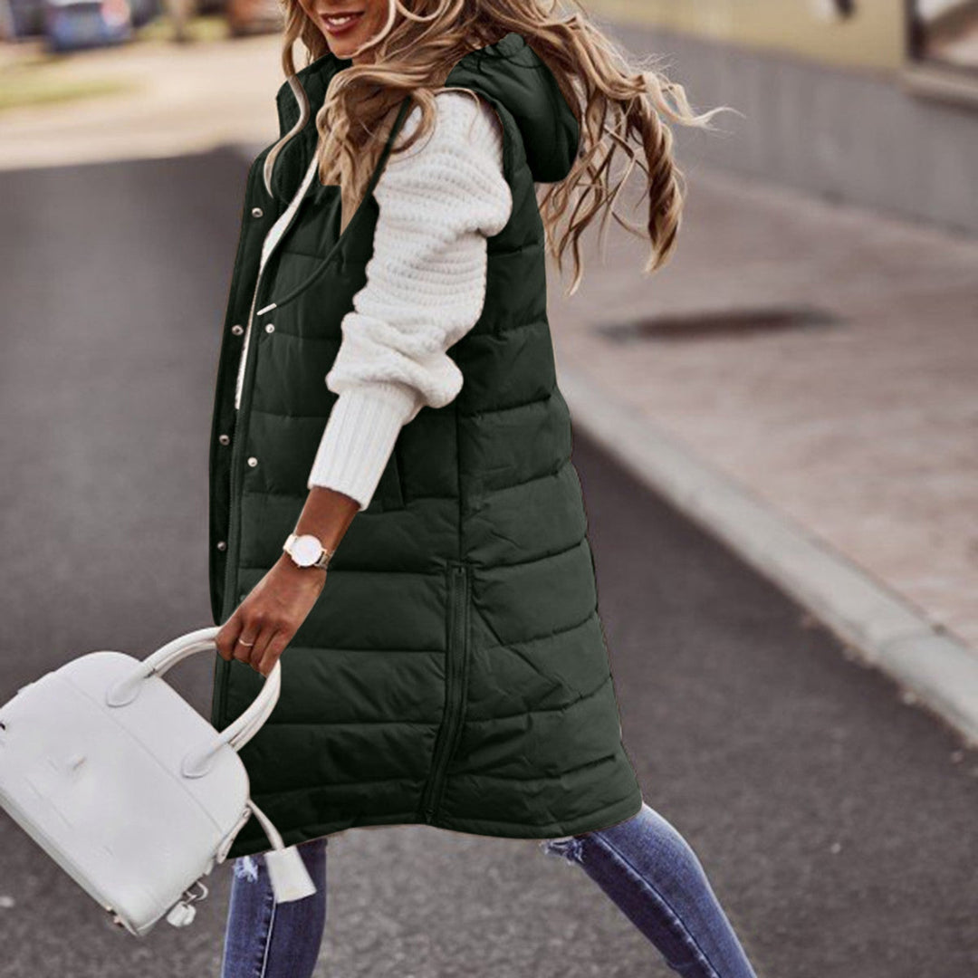 Comfortabele dames bodywarmer met capuchon, warm en mouwloos voor mode en bewegingsvrijheid.