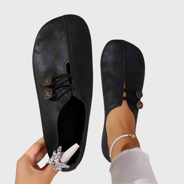 Dames comfort ballerina instappers met elegant knoopdetail. Ideaal voor dagelijks gebruik in lente en zomer.
