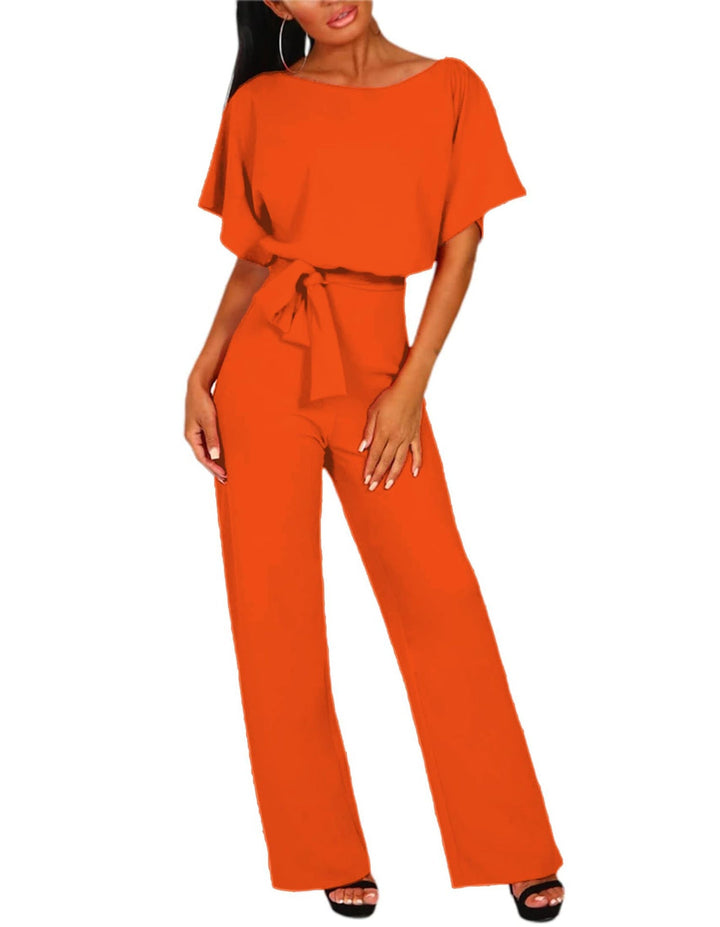 Dames jumpsuit met strikceintuur die de taille accentueert. Korte mouw, boothals. Ideaal voor de zomer.