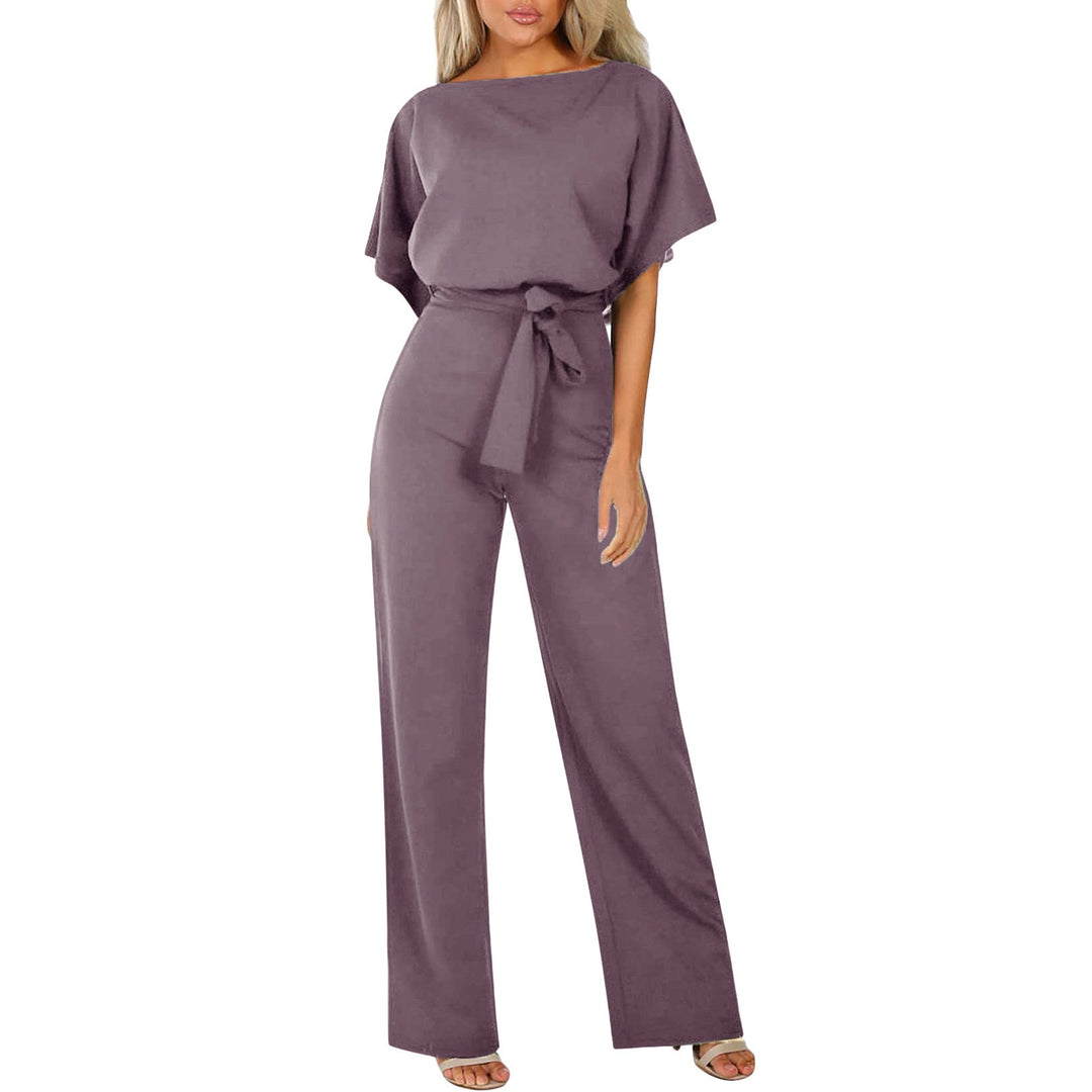 Veelzijdige dames jumpsuit met boothals, korte mouw en strikceintuur. Perfect voor zowel casual als gekleed.