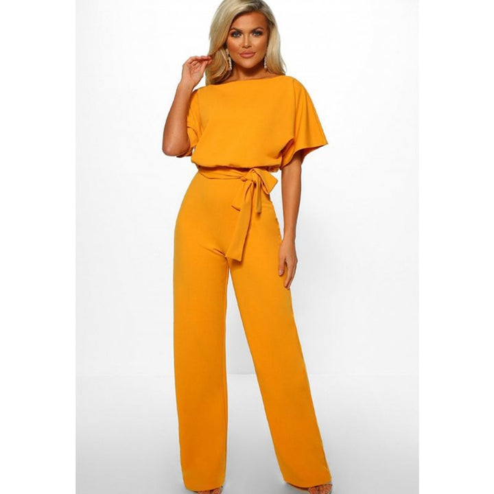 Stijlvolle dames jumpsuit met boothals, korte mouw en een verstelbare strikceintuur. Perfecte pasvorm.