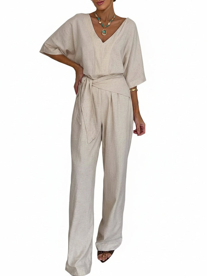 Dames jumpsuit met V-hals, vleermuismouwen en strikceintuur. Modieus & comfortabel voor elke gelegenheid.
