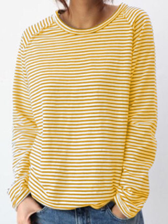 Relaxte pasvorm gestreepte dames longsleeve, ideaal voor comfortabele dagelijkse dameskleding.