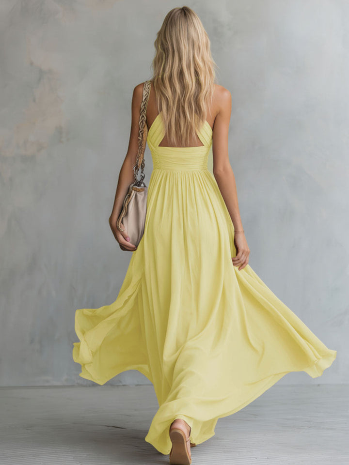 Lange zomerse feestjurk voor dames met elegante halternek, diepe V-hals en wijde A-lijn.