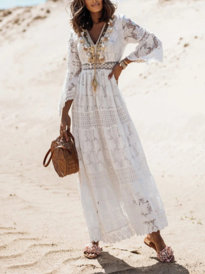 Witte dames maxi jurk met V-hals en lange mouwen, perfect voor elegante zomeravonden of feesten.